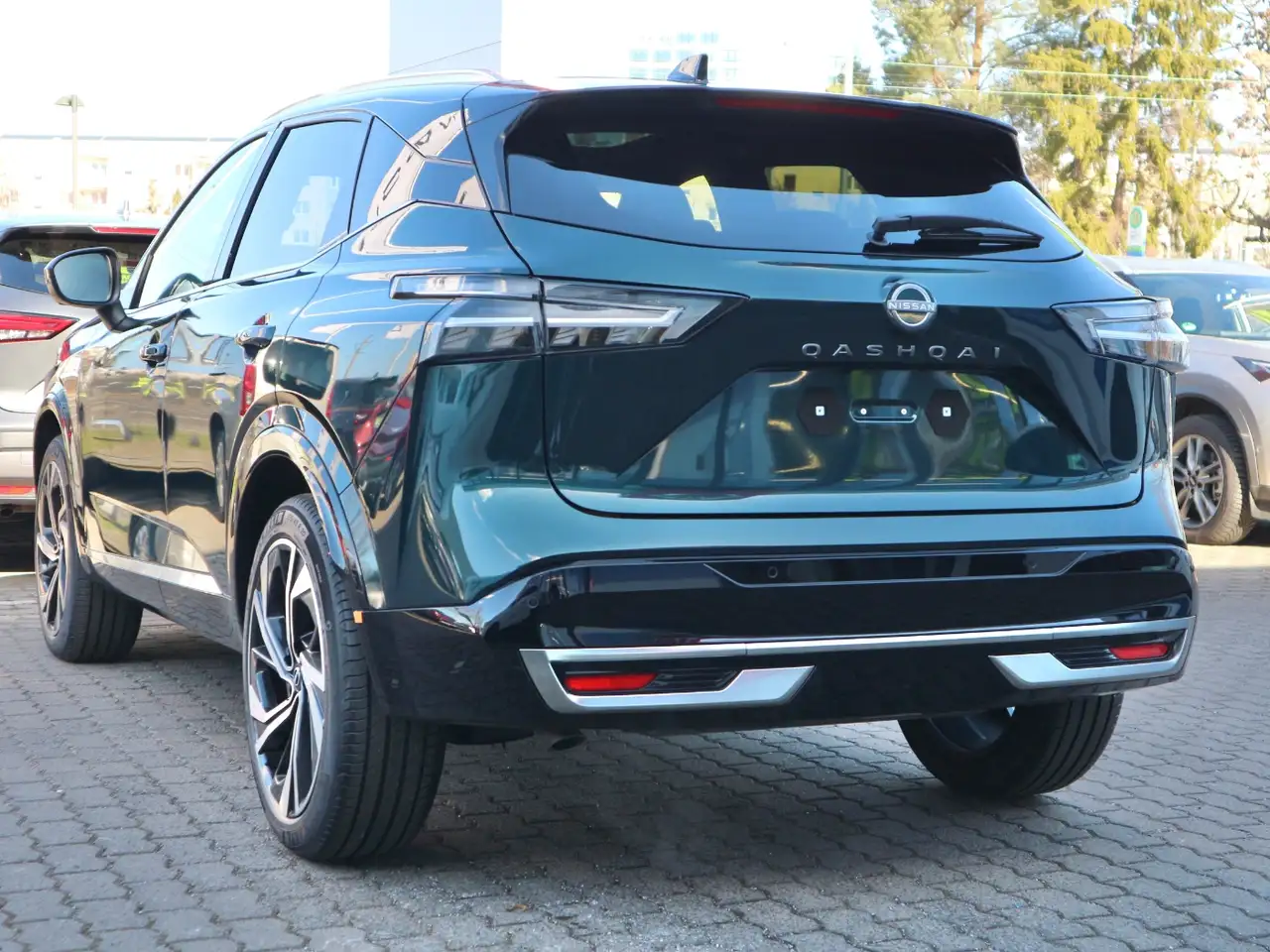 Nissan Qashqai 1.3DIG-T MHEV Tekna Pano+Bose+360°kamera 6
