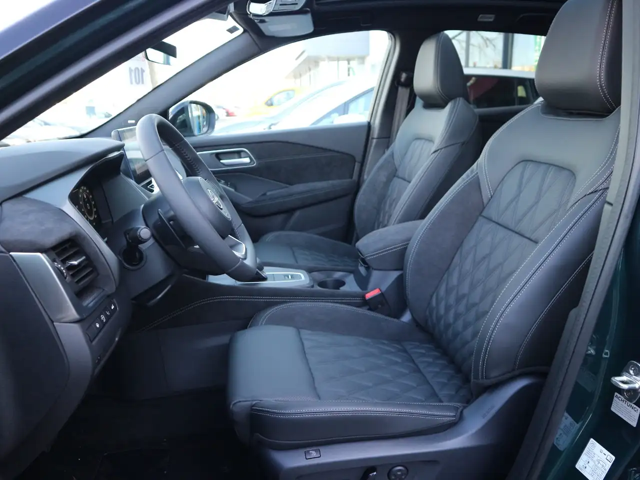 Nissan Qashqai 1.3DIG-T MHEV Tekna Pano+Bose+360°kamera 11