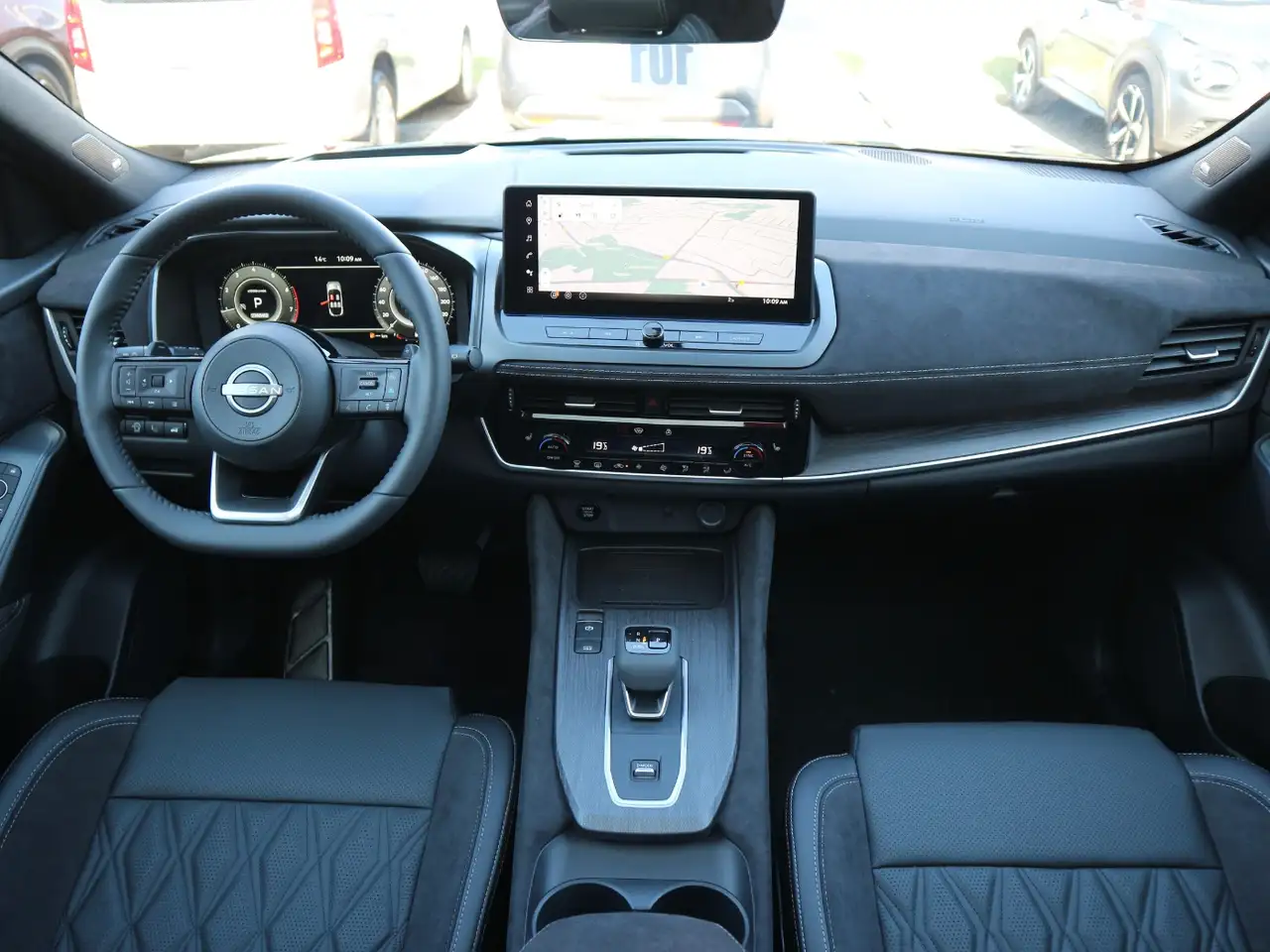 Nissan Qashqai 1.3DIG-T MHEV Tekna Pano+Bose+360°kamera 24