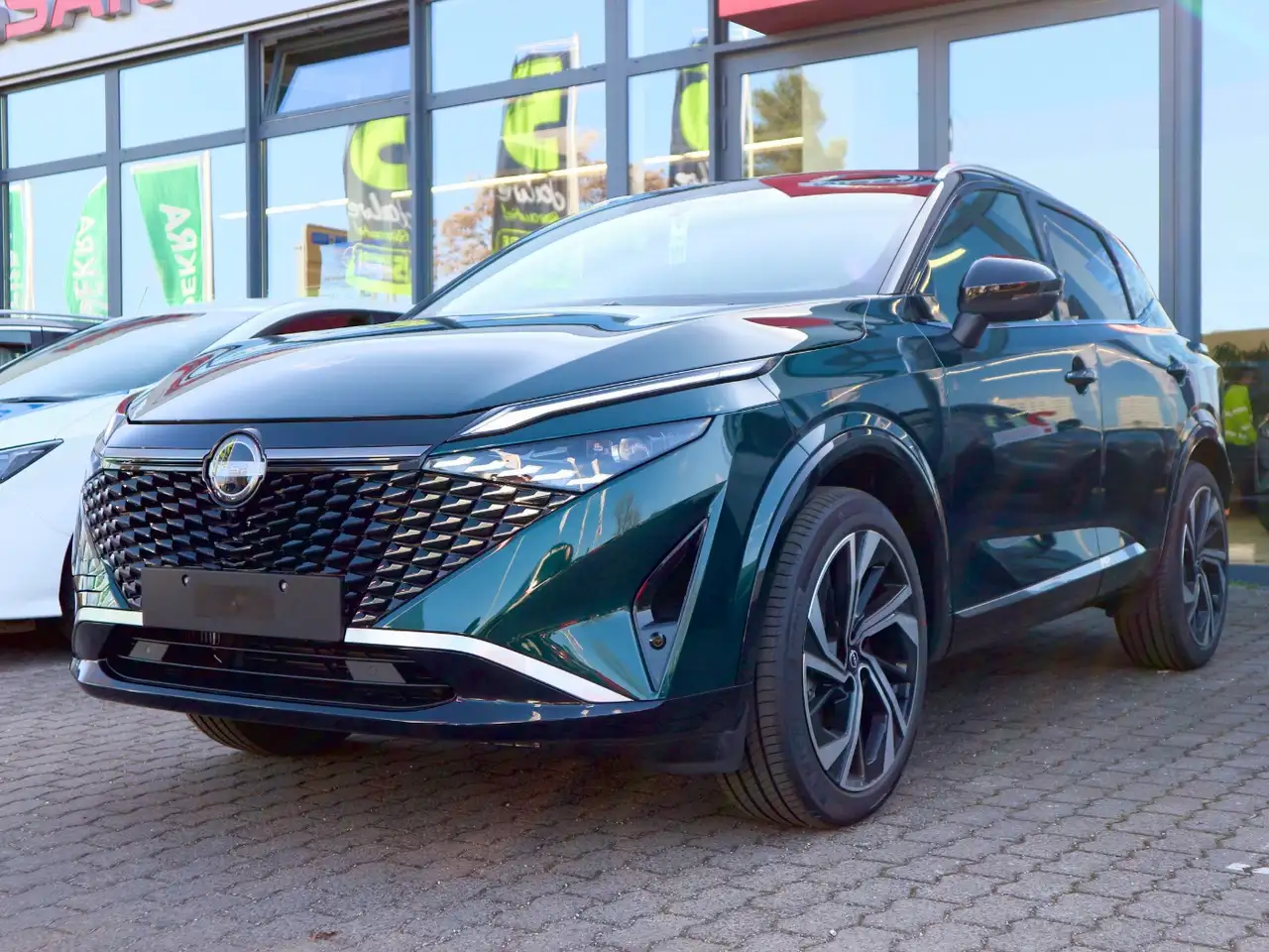Nissan Qashqai 1.3DIG-T MHEV Tekna Pano+Bose+360°kamera 2