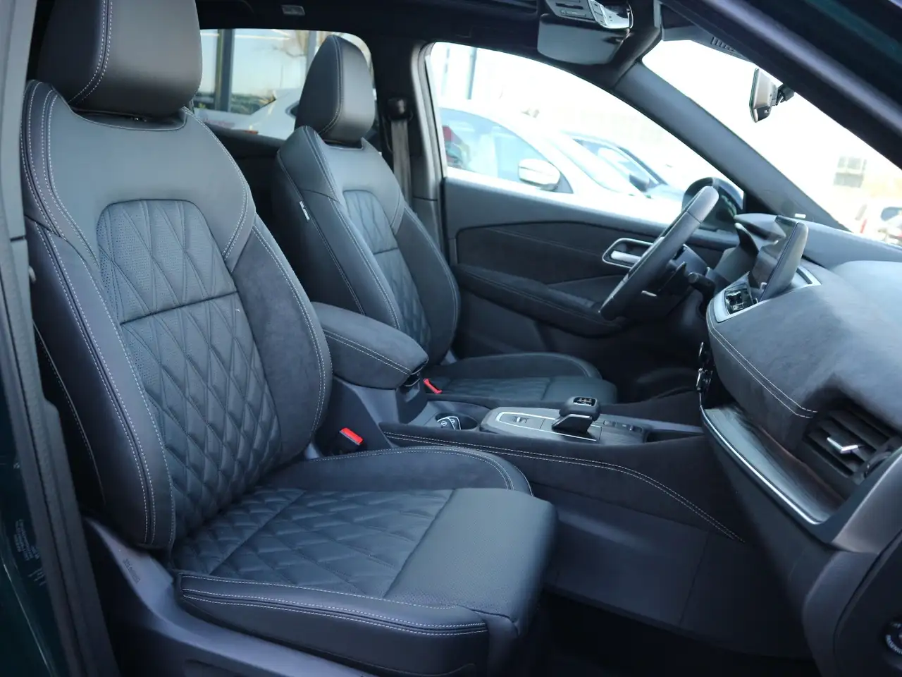 Nissan Qashqai 1.3DIG-T MHEV Tekna Pano+Bose+360°kamera 13
