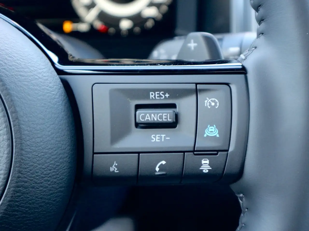 Nissan Qashqai 1.3DIG-T MHEV Tekna Pano+Bose+360°kamera 22