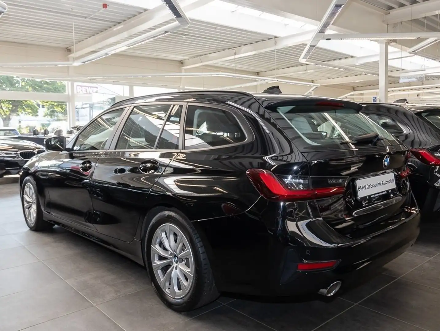 BMW 318 i Advantage DAB LED WLAN Tempomat Klimaaut. Schwarz - 2