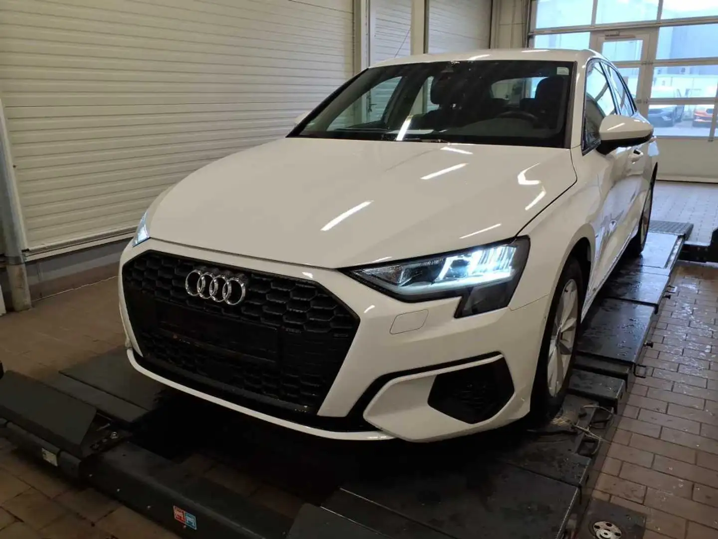 Audi A3 35 TDI ACC*Kamera*Navi Weiß - 2