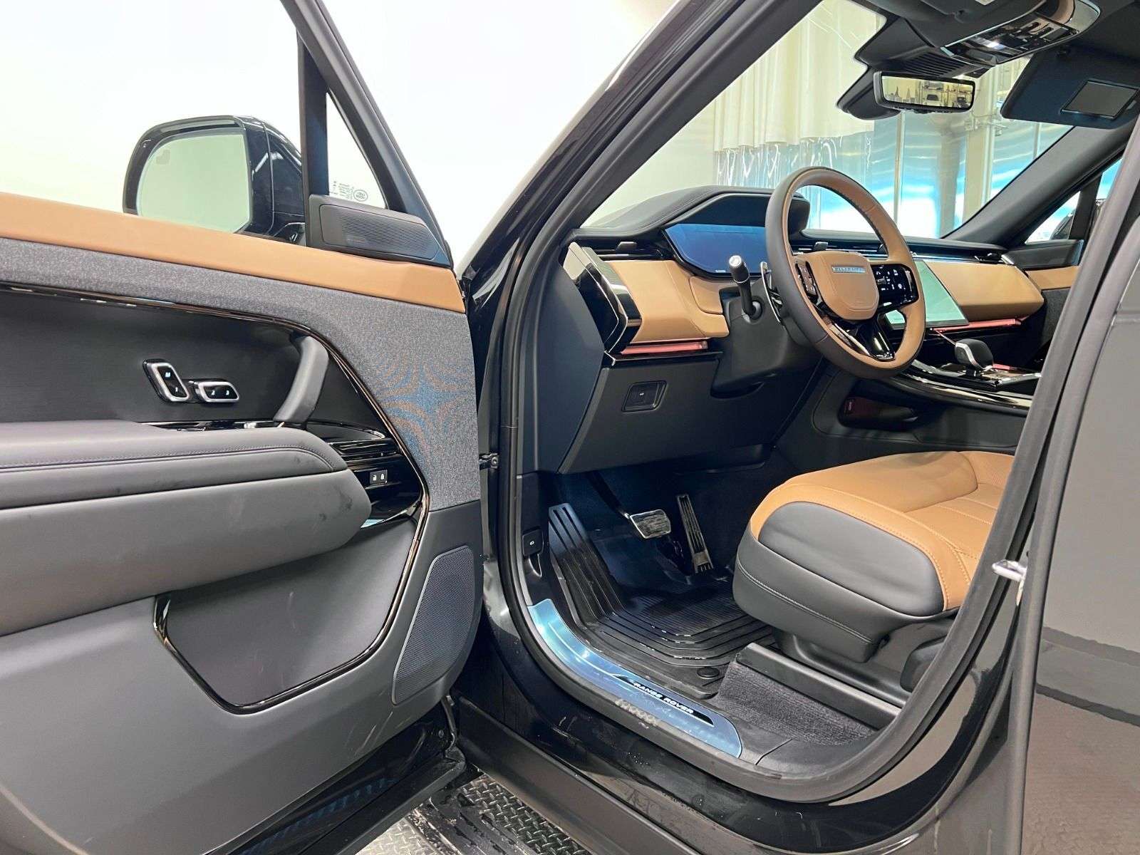2026 Land Rover Range Rover Sport P400 DYNAMIC HSE alt 4
