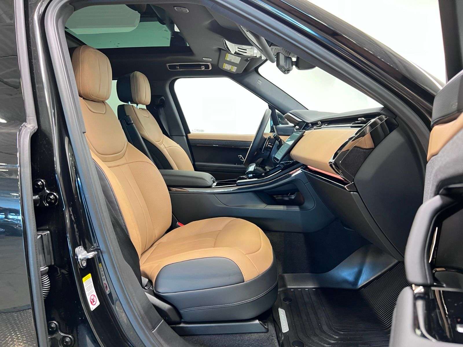 2026 Land Rover Range Rover Sport P400 DYNAMIC HSE alt 5