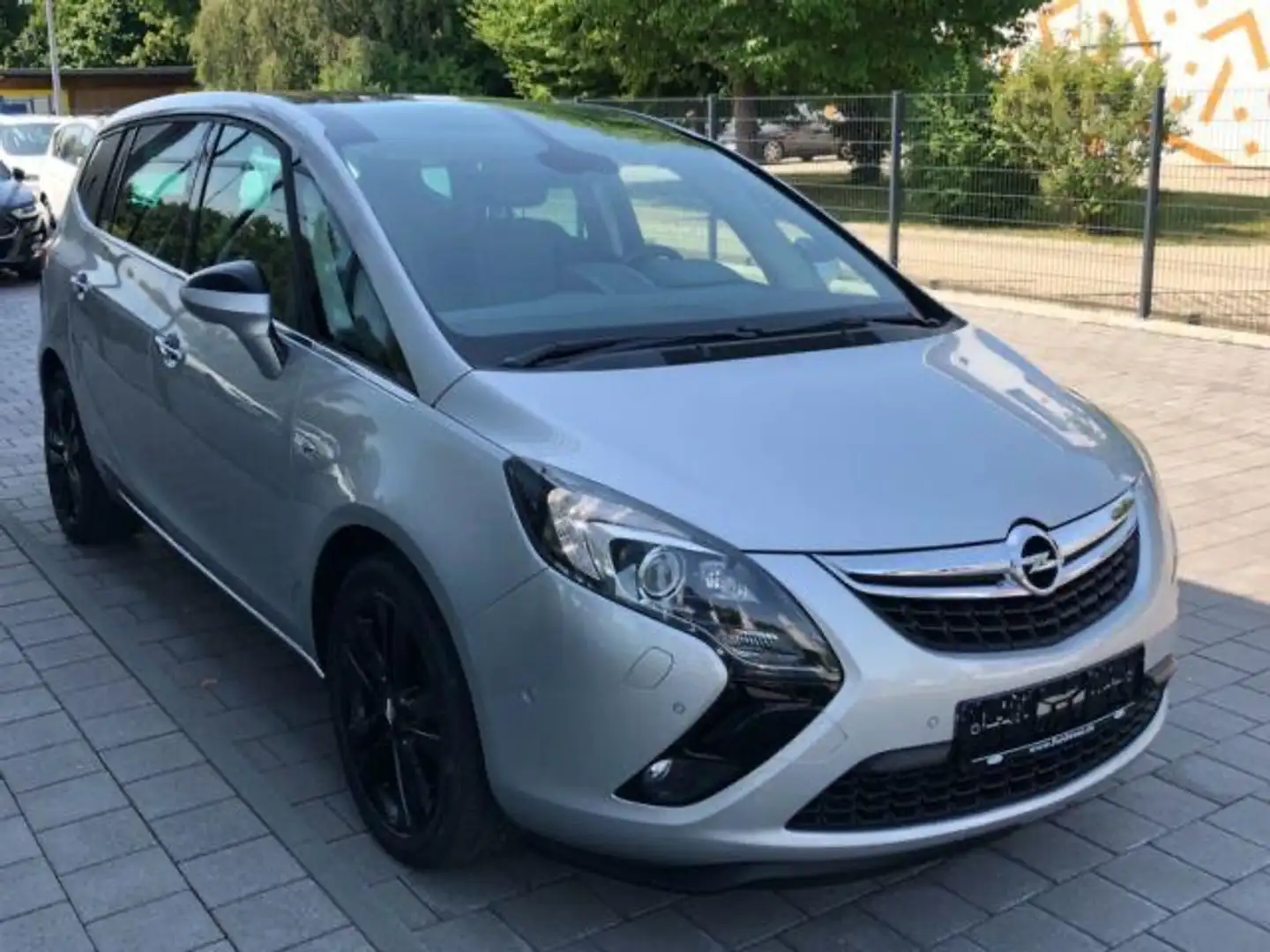 Opel Zafira Tourer Innovation Grau - 1