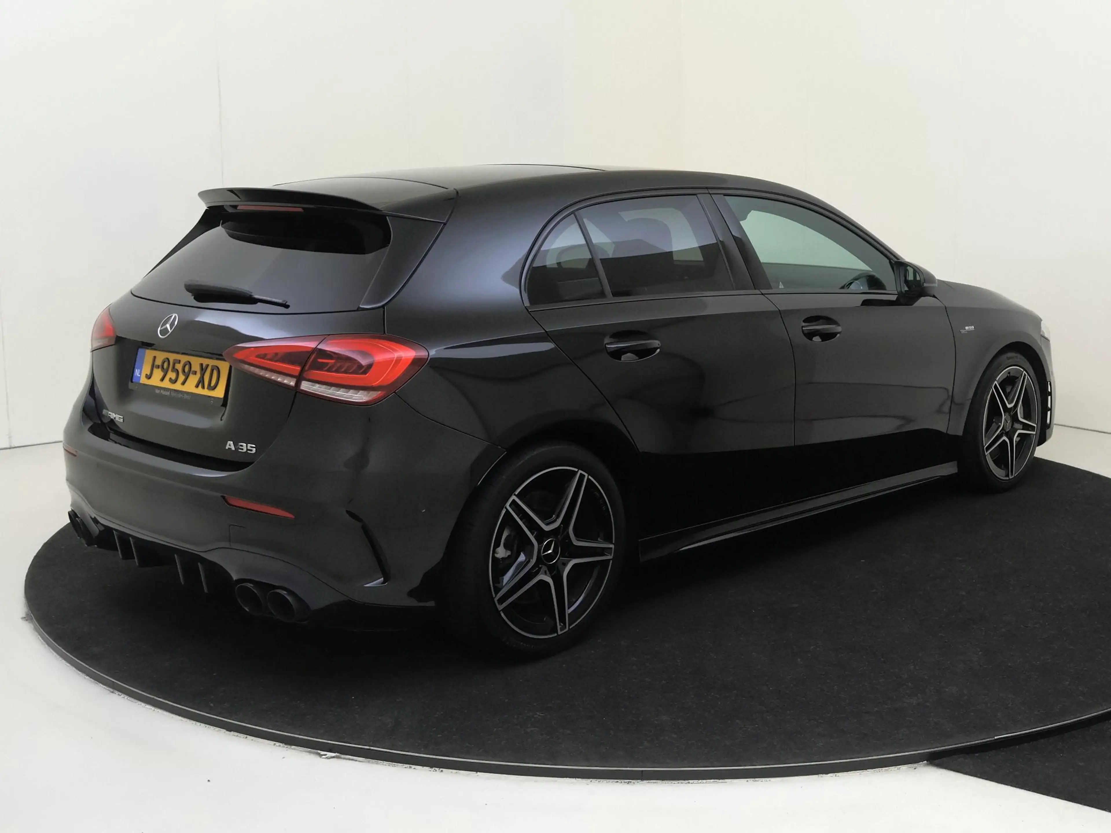 Mercedes-Benz A 35 AMG 4MATIC Edition 1 /Night-pakket /Panoramadak — photo 2