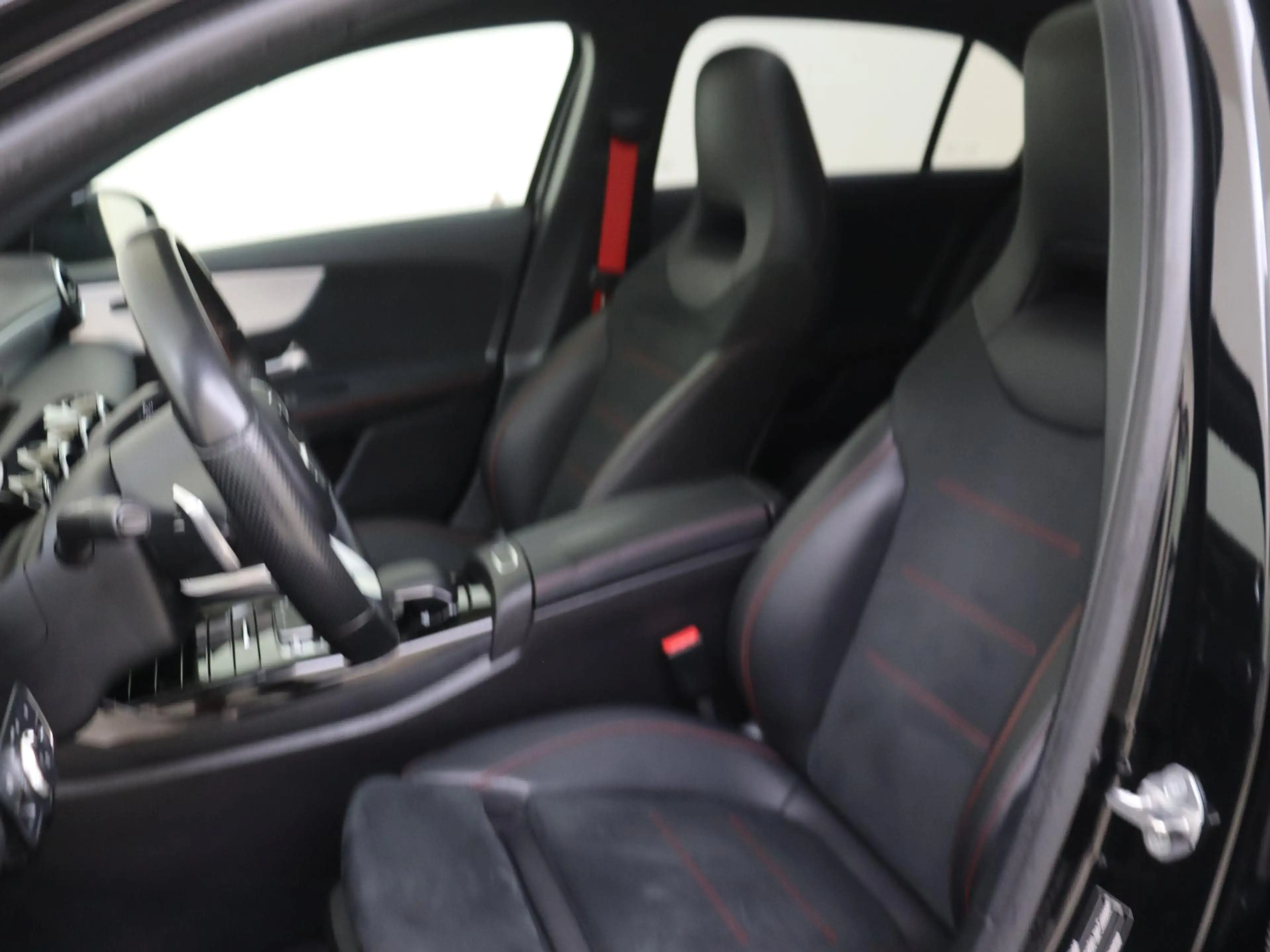 Mercedes-Benz A 35 AMG 4MATIC Edition 1 /Night-pakket /Panoramadak — photo 3