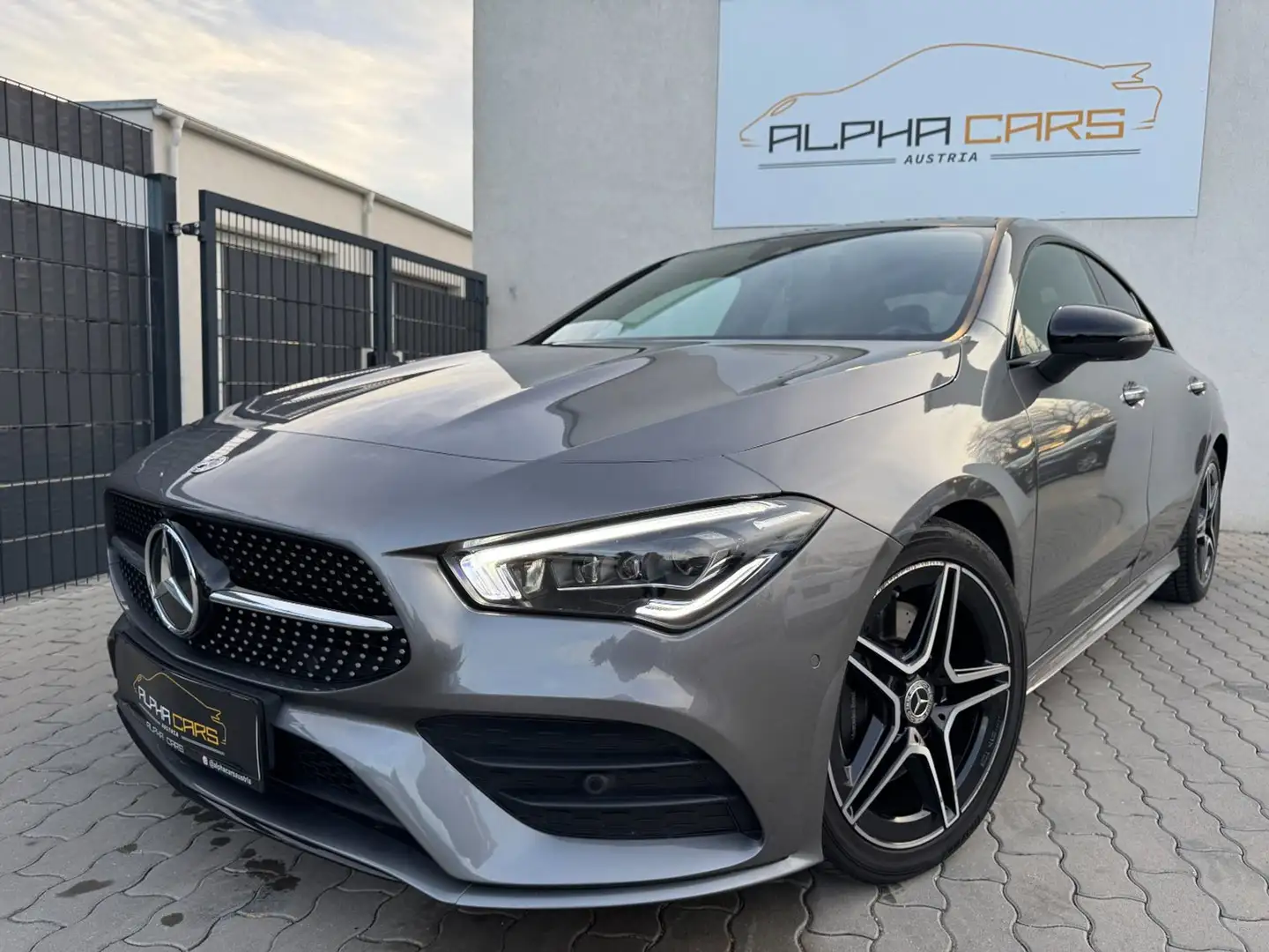 Mercedes-Benz CLA 200 d AMG Line Grau - 1