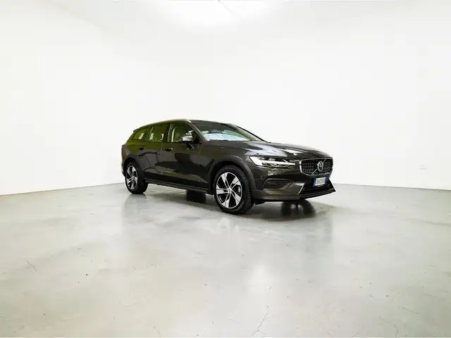 Volvo V60 Cross Country 2.0 b4 Core awd auto