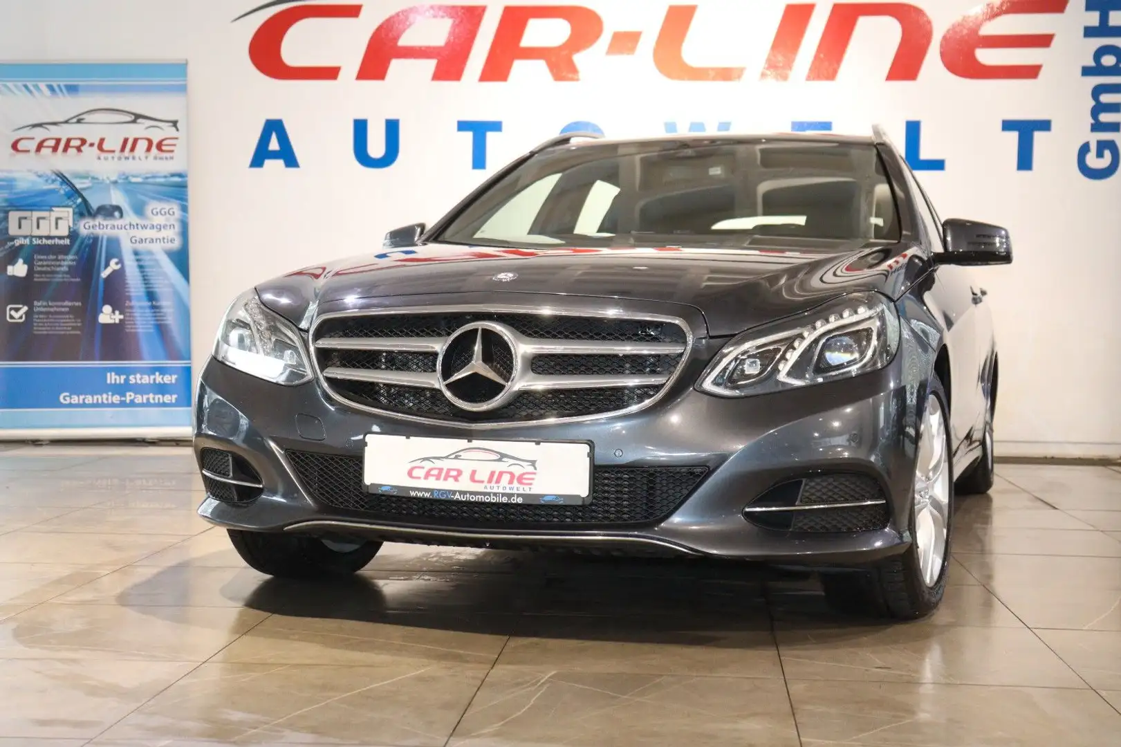 Mercedes-Benz E 220 BlueTec *Automatik*Panorama*LED*AHK 1,9t Gris - 1