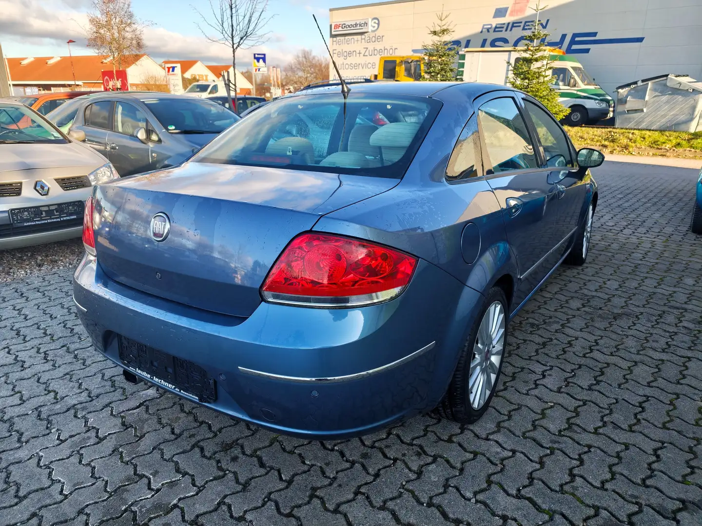 Fiat Linea 1.4 TJet Emotion Tüv 11/2027 Blau - 1