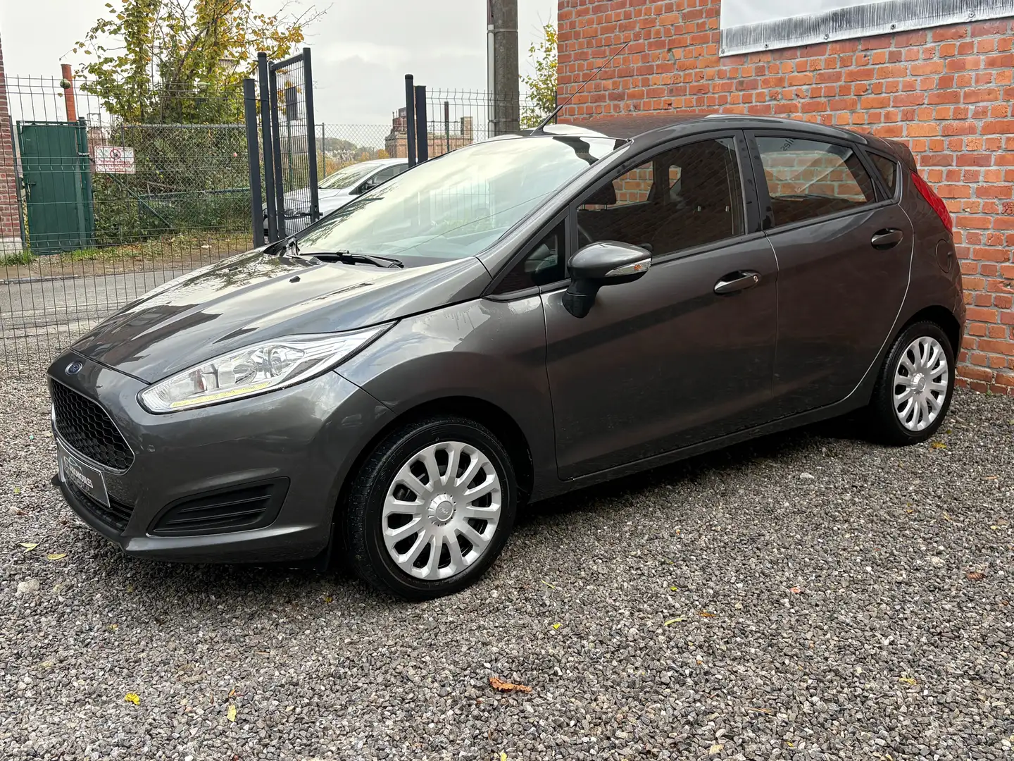 Ford Fiesta Fiesta 1.25i Ambiente Grijs - 2