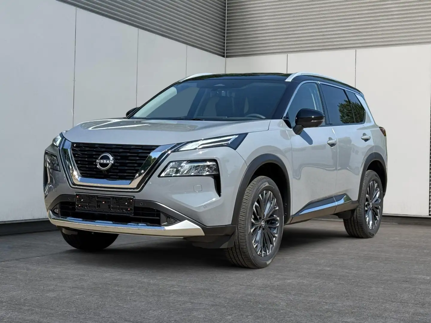 Nissan X-Trail Tekna 360 KAM+NAVI+SHZ+ACC+HuD+19" LM 1.5 VC-T ... Grau - 1