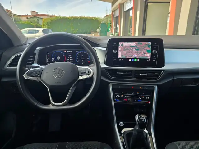 Volkswagen T-Roc view 5