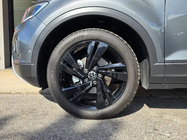 Volkswagen T-Roc view 14