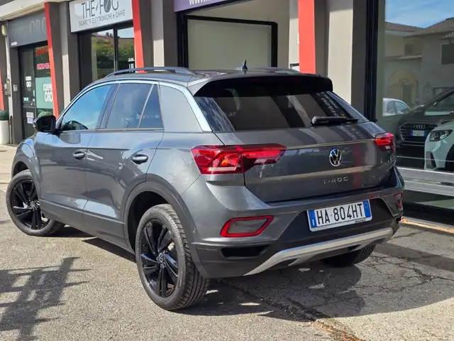 Volkswagen T-Roc view 9