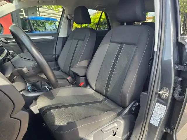 Volkswagen T-Roc view 7