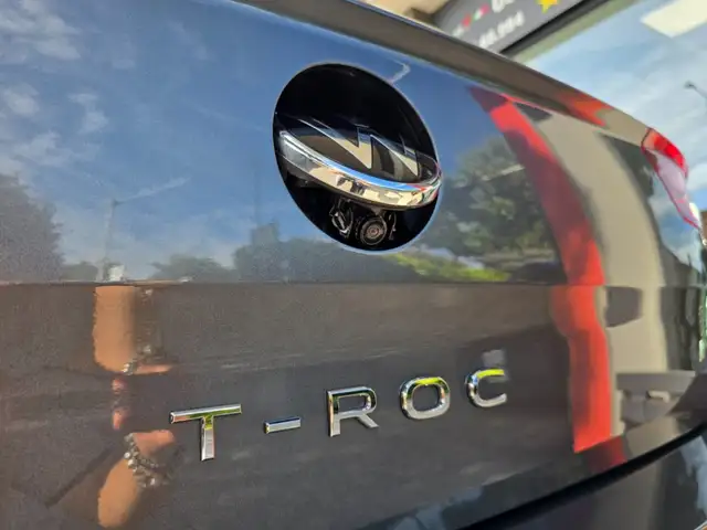 Volkswagen T-Roc view 10
