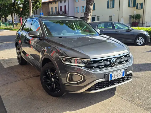 Volkswagen T-Roc view 13