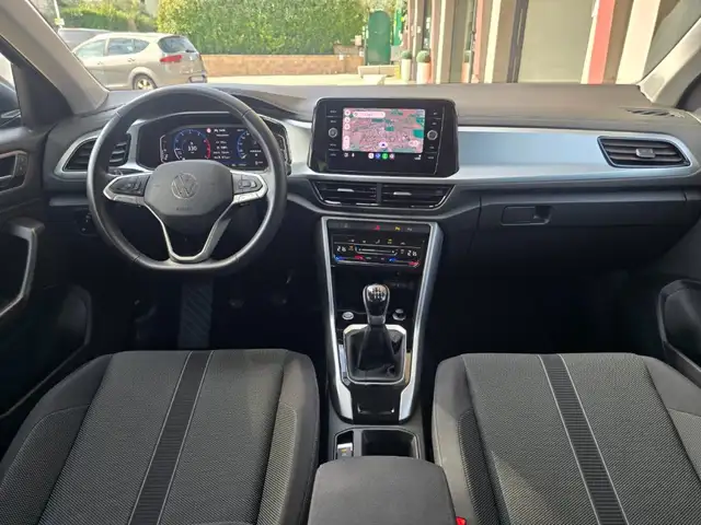 Volkswagen T-Roc view 4
