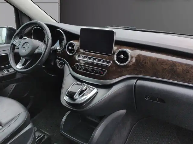 Mercedes-Benz V-Class view 9