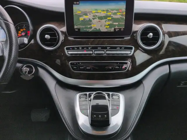 Mercedes-Benz V-Class view 11