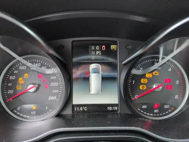 Mercedes-Benz V-Class view 14