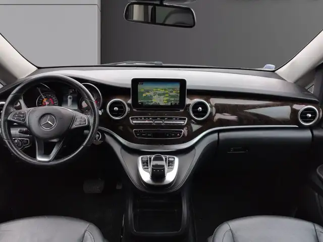 Mercedes-Benz V-Class view 2