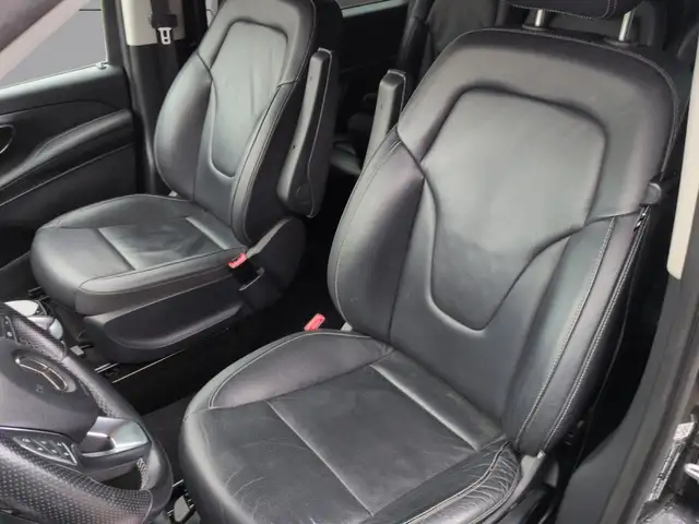 Mercedes-Benz V-Class view 12
