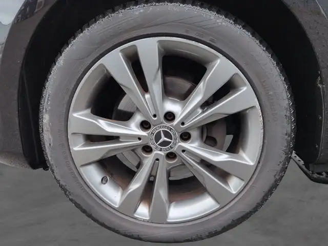 Mercedes-Benz V-Class view 15