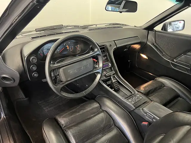 Porsche 928 view 10