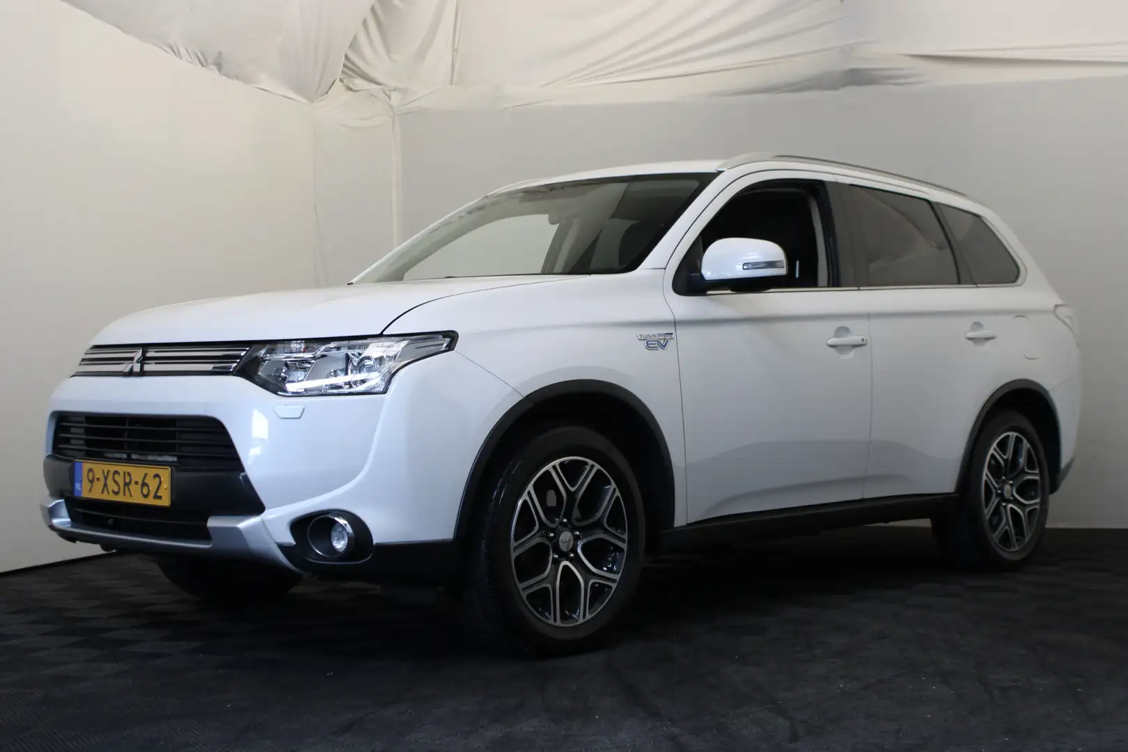 Mitsubishi Outlander 2.0 PHEV Executive Edition X-Line Blanc - 1