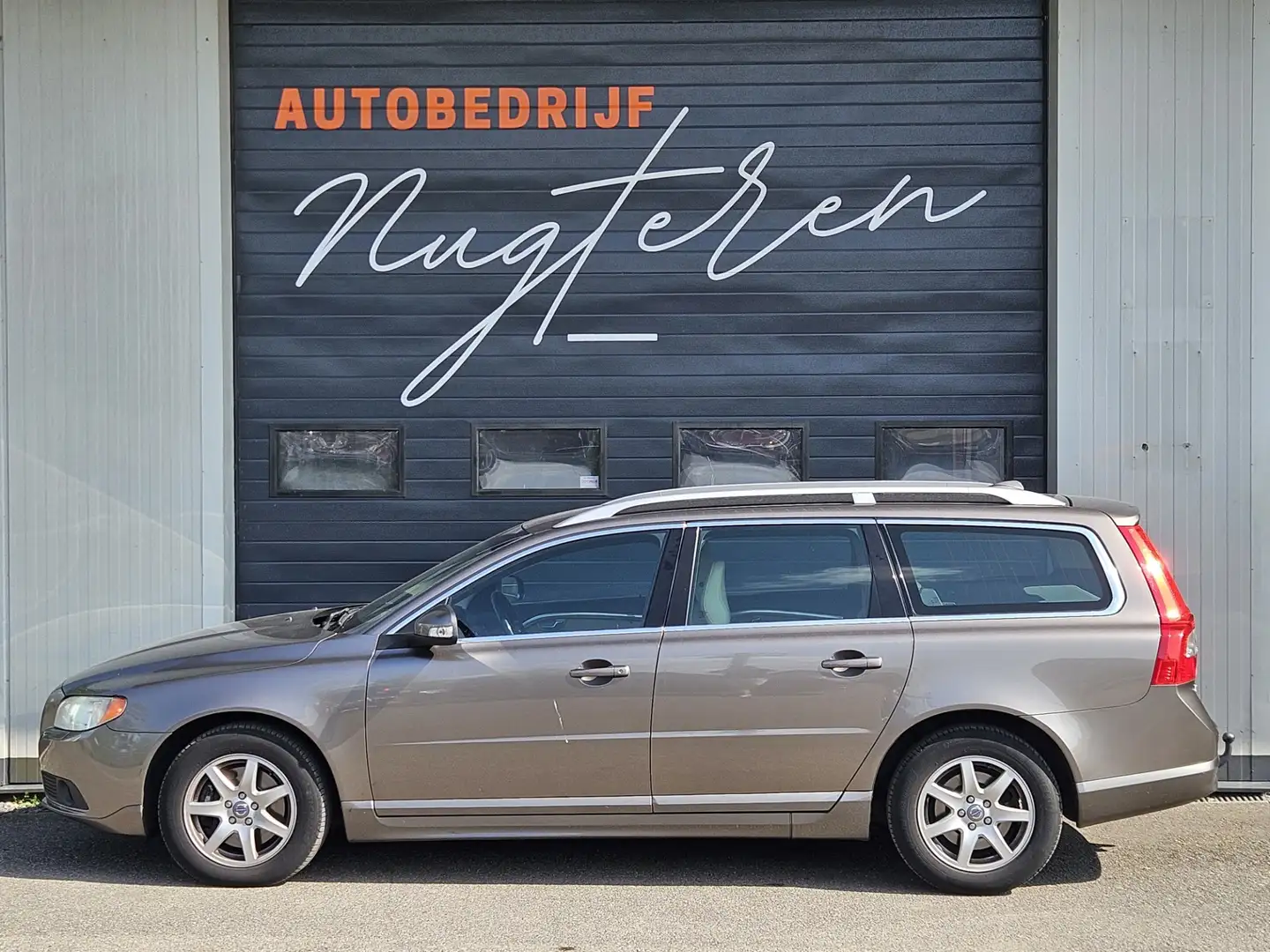 Volvo V70 2.4 D5 Summum |Xenon| Leder| Prijs exclusief BPM| Grigio - 2