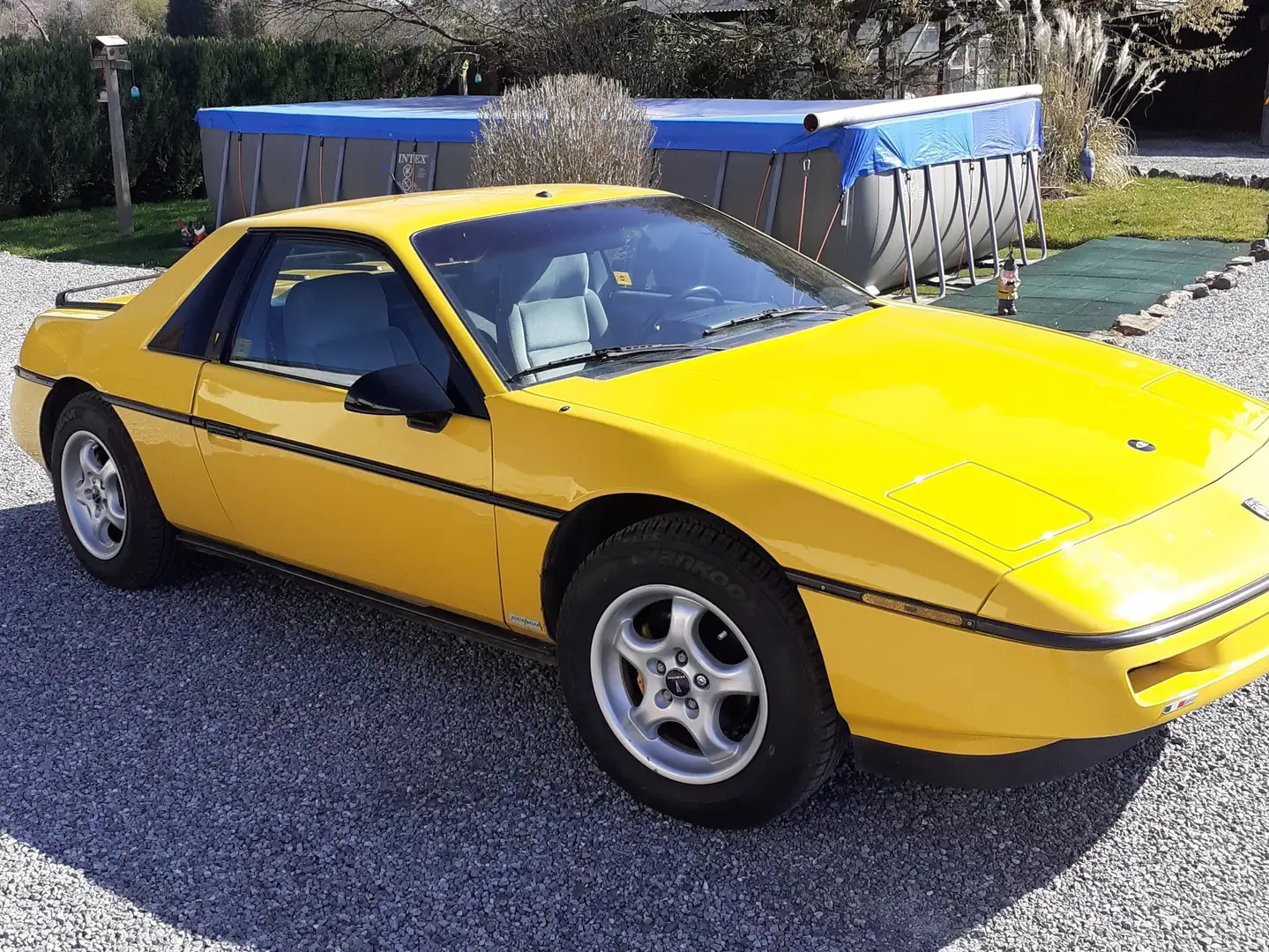 Pontiac Fiero - 1