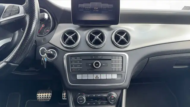 Mercedes-Benz Cla view 13