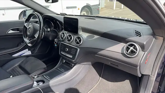 Mercedes-Benz Cla view 10
