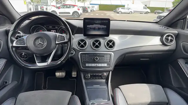 Mercedes-Benz Cla view 11
