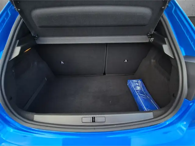 Peugeot 208 view 7