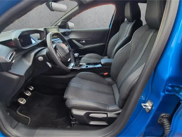 Peugeot 208 view 9
