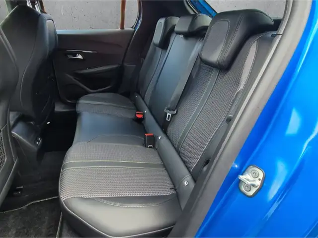 Peugeot 208 view 8