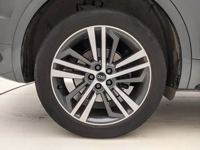 Audi Q5 view 9