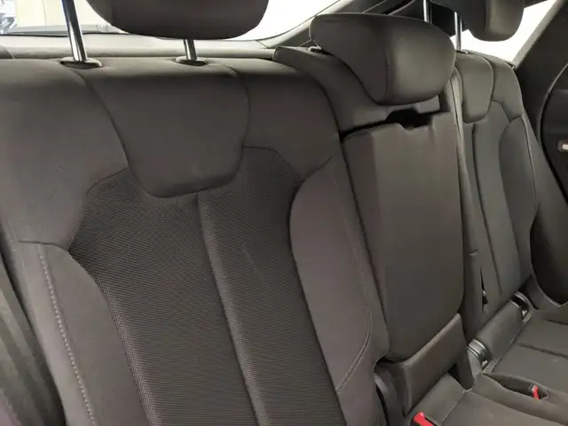 Audi Q5 view 8