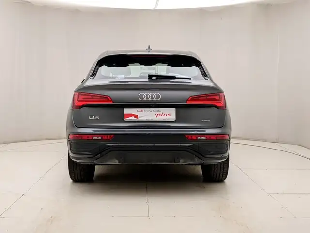 Audi Q5 view 5