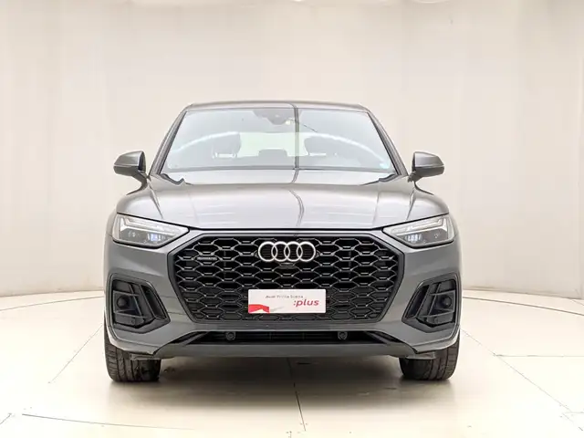 Audi Q5 view 2