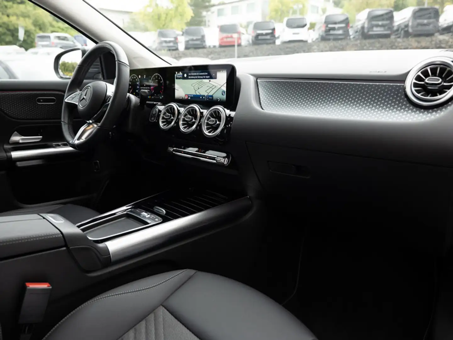 Mercedes-Benz GLA 180 Progressive/LED/Kamera/Keyl/Ambiente/18" Grau - 2