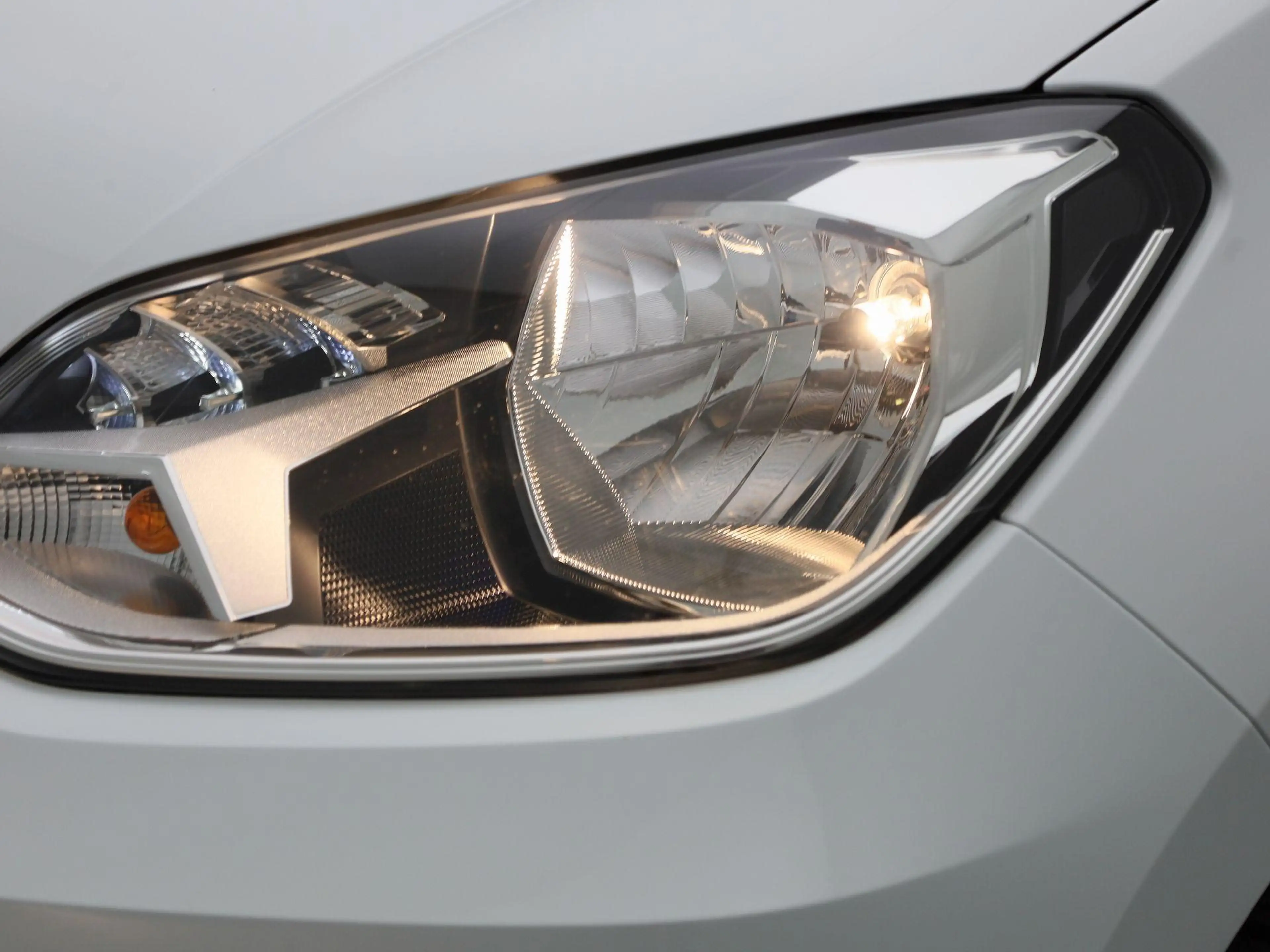 Volkswagen up! 1.0 Move 65 PK Airco | Bluetooth | LED dagrijverli — photo 13