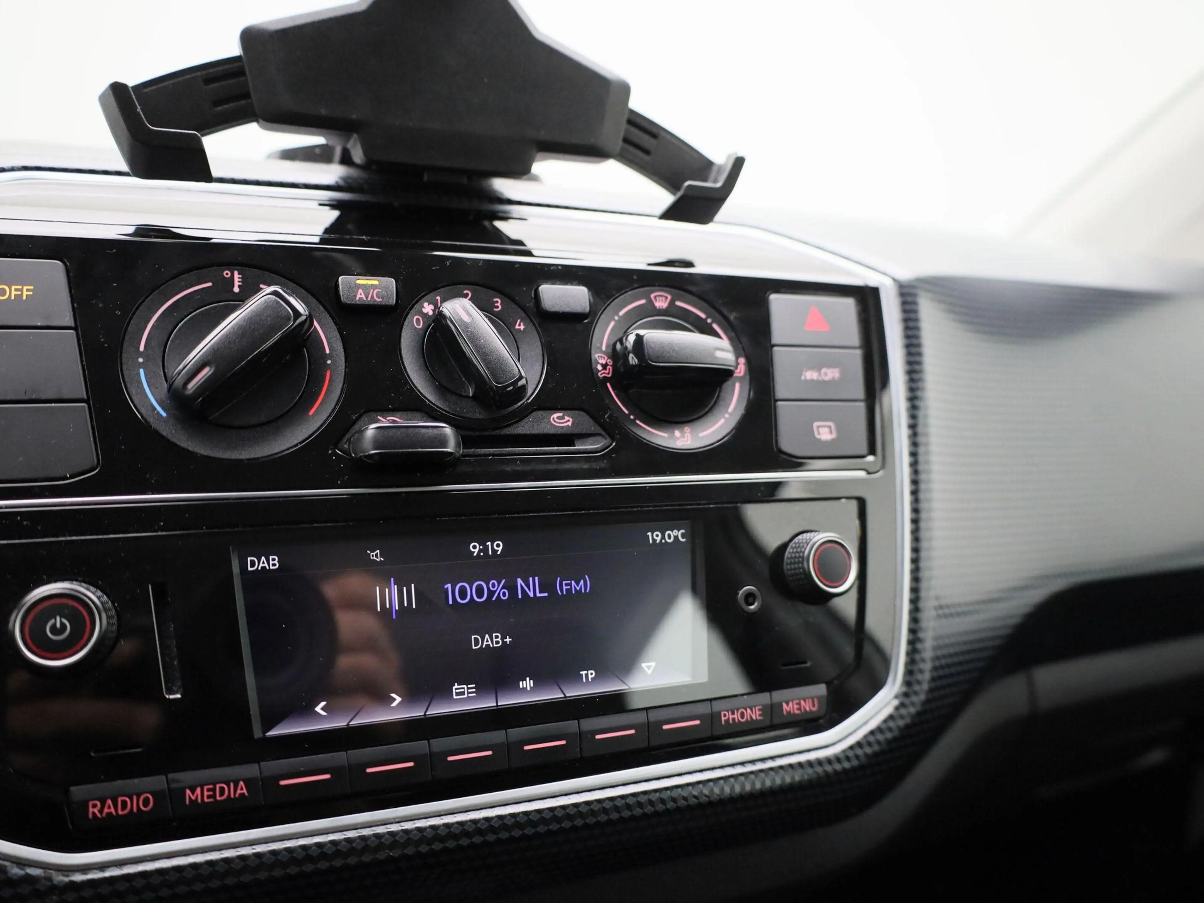 Volkswagen up! 1.0 Move 65 PK Airco | Bluetooth | LED dagrijverli — photo 14