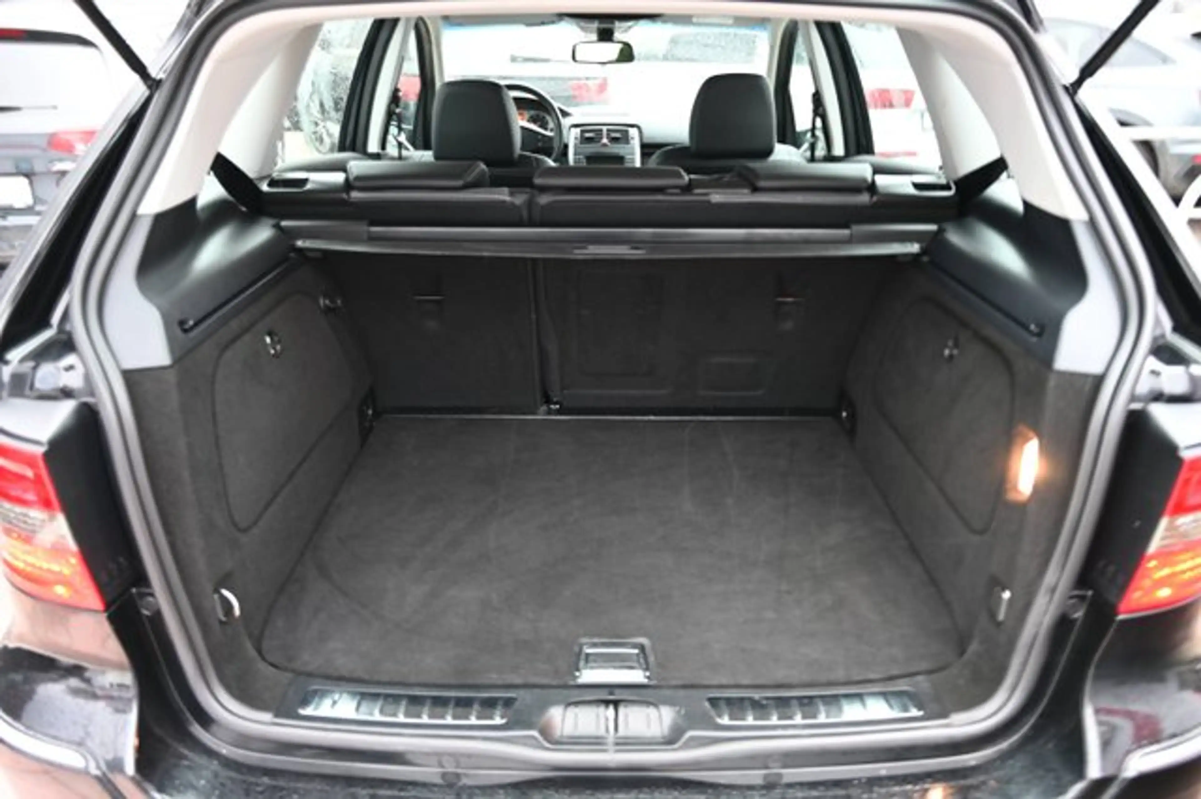 Mercedes-Benz B 150 Sport-Paket Tüv07.2027*2xSHZ*Leder*Klima* — photo 12